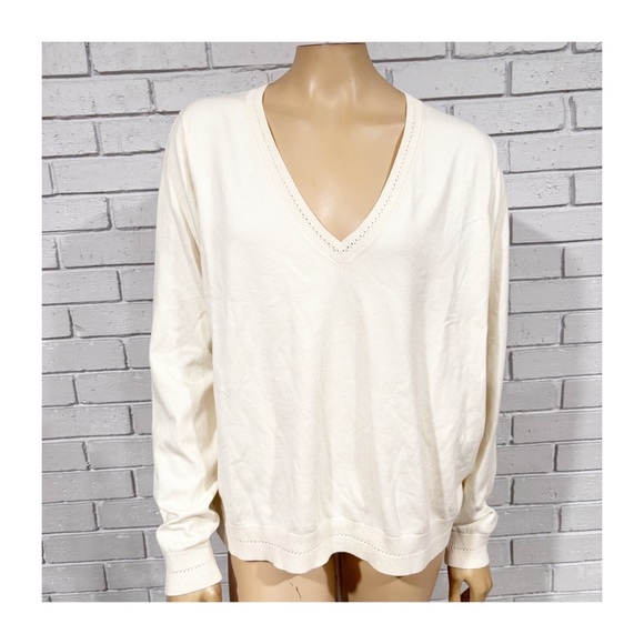 Boden Women’s Cream V-Neck‎ Sweater